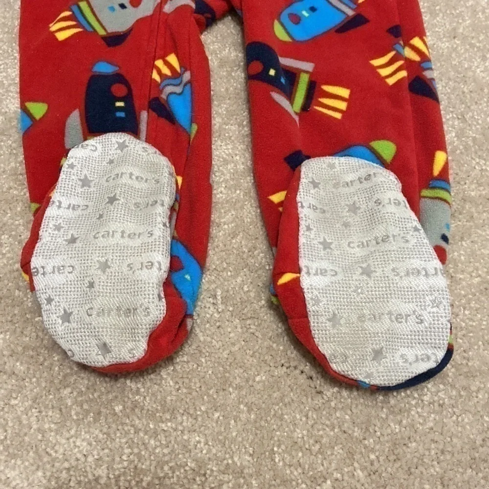 𝅺CARTER’S 2T Fleece Footed Space Pajamas